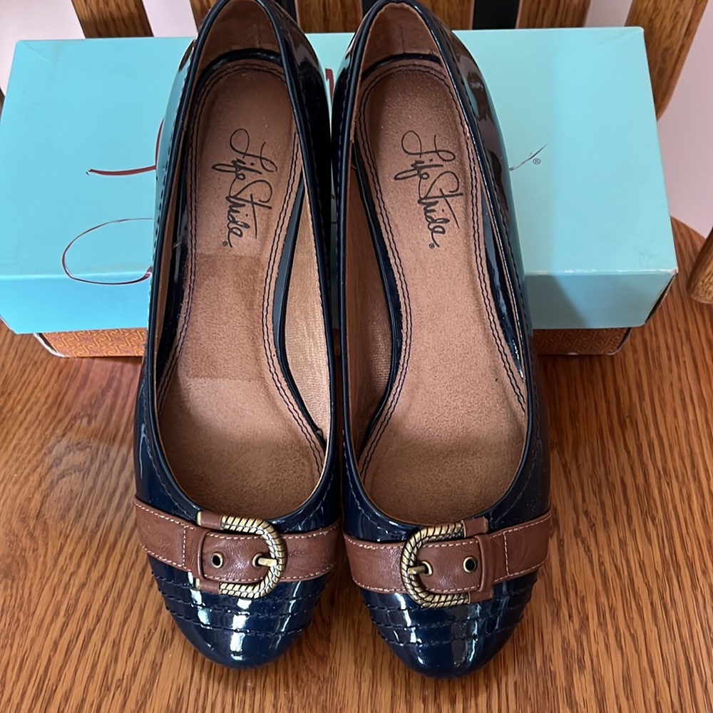 NEW - BRAND NEW - LIFE STRIDE- WOMEN’S 7W - NAVY